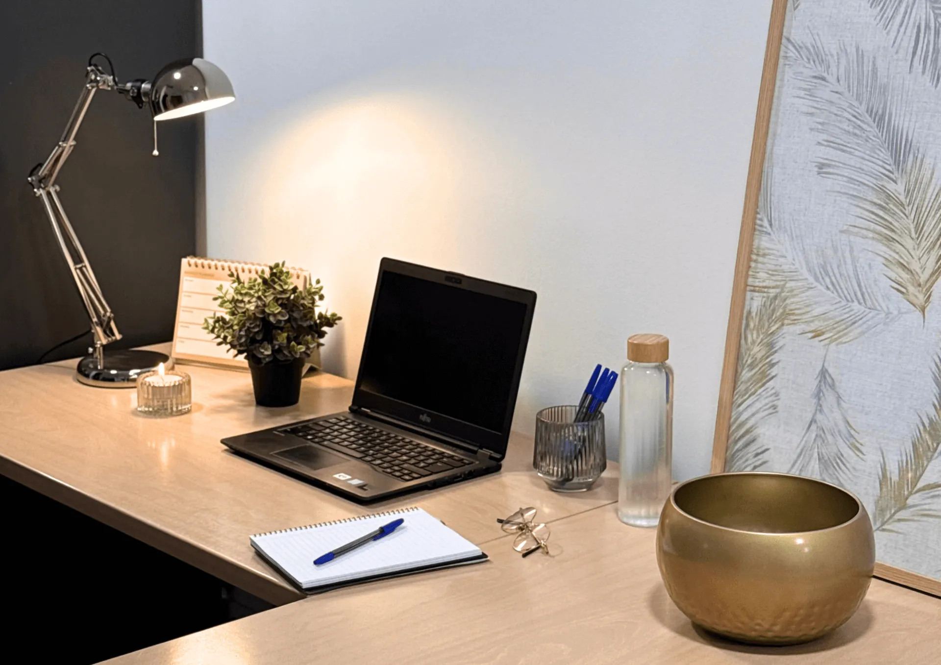 Poste fixe de coworking premium image 3